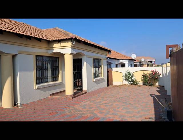 3 BEDROOM HOUSE FOR SALE IN VOSLOORUS